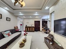 房东诚心出售,拎包入住,精装修户型通透 ,采光好