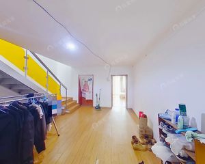 地铁13号线龙华园西区5室1厅,顶层复式,业主诚心出售。