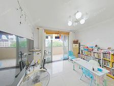 前滩商品房:板式户型 小区中间位置 步行到杨思路站 配套齐全