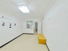 双南两房,送双院子,轨交延线,诚心出售,花园位置,阳光房。