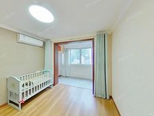 一梯两户,采光好,无遮挡,安静无噪音;楼层好