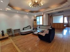 国际村3室2厅2卫南朝向305.0万元/套出售