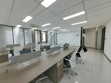 和荣大厦145平高层两隔间带家具可直接办公