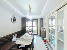 精装修四房 地暖空调新风 家具私人订制 诚售价可谈