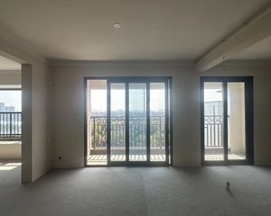 新希望映辰府4室2厅2卫南朝向200.0万元/套出售