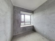 御官山精装三房,环境幽静,交通方便,居住舒适