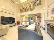 背山面水,装修新,保养好,头排看湖视野好,带电梯,拎包入住