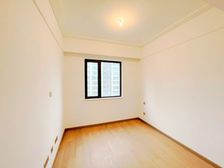 中海上东区,中间楼层 全新未住过人 四开间朝南,一梯一户