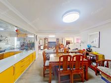 奥森公园旁+2001年的社区+一家能办理两个车位+优质好房