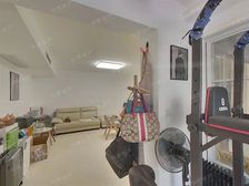 小区中心位置,不靠近马路,房型正气,得房率高