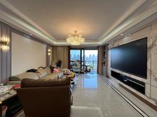 照母山精装看湖大平层。送能停4辆车的大车位。房源保真!