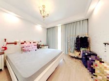 小区前排全天采光客厅带12平的大阳台装修保养好