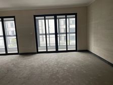 世茂中南璀璨云堤 中间楼层 正规商品房 南向采光好 近医院