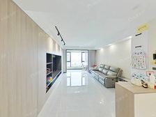 3年内精装修.紧邻12号线650米,位置安静,配套成熟.