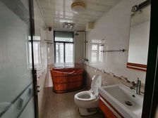 庐山花园,电梯大三房2厅2卫,小区出入方便,