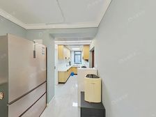 镇坪路站对面一梯三户精装修中间楼层诚意出售随时看房