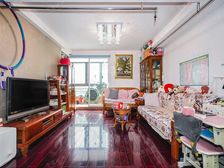 小区中心位置,主卧朝南,近商圈,客厅带阳台