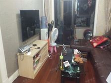一梯两户,主卧朝南,交通便利,小区中心位置,精装修,采光充足