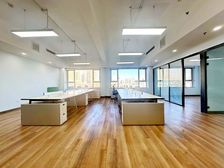 东四环通惠河畔四惠东地铁 四惠大厦219平精装遗留带家具出租