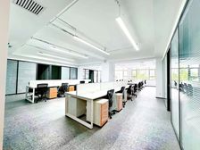 东四环通惠河畔四惠东地铁 四惠大厦460平精装遗留带家具出租