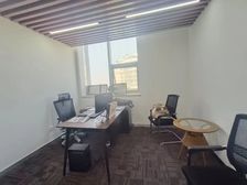 136平 东向 全新全套办公家具 免费共享会议室