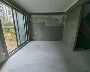 位置 下叠带花园 停车方便 次新小区 正南朝向 临地铁