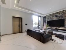 中海半岛华府 康帝隔壁 400万新装边户 200平花园 套内