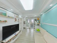 次顶楼全明户型,价钱有惊喜,自房东自住精装修,小区中间位置,