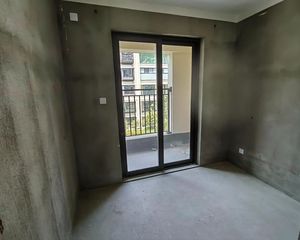 小区内环境好,物业管理好,近轨道交通官山河站