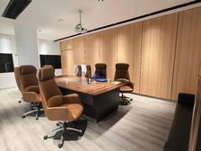 独立二层办公,门前有停车位,闹中取静,配套办公家具,交通便利