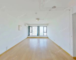 银泰城,四房三卫改善户型,边套南北通透采光好,满五税少
