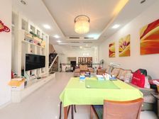 此房满两年增值税免征,采光好,房东现在在自住.