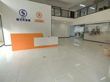 地铁口巨大创意园 两层面积实用700方 租金便宜40元一方