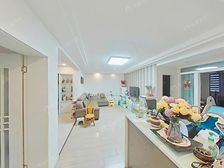 原始电梯房+钢混结构+两卫+满五年+附加阳台多+固定车位