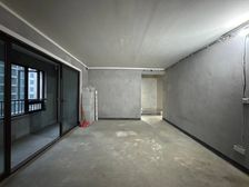 光环旁。双轻轨,数捌横厅四房小高层190万