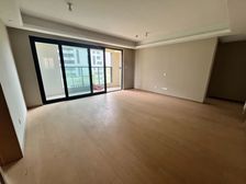 全新精装未住人,客厅餐厅很大,户型很方正,利用率高