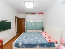 店长主推!精装修,三轨交通,全明户型,可谈空间大!带固定车位