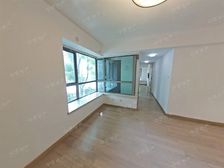 电梯房,交通便利,精装修,小区中心位置