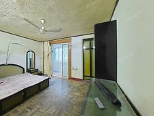 店长:(置换着急)低总价一房,中间楼层,小区靶心位置