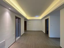 中央公园 新城春山拾鸣三房143万