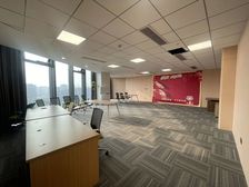 房东直租!150人工位,10个办公室,2个100平直播间!