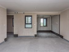 中海桂语江南 3室2厅 毛坯洋房中间楼层 三开间朝南随时看