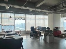 工业风!高层双面落地!江景房!高新区研发园旁118平精装