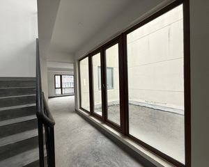 中间楼层 出行方便 密度低 临地铁 商业配套成熟 近医院