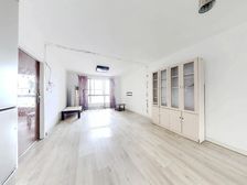 新街口上海路口 金鹰国际花园 低总价3房 2004年