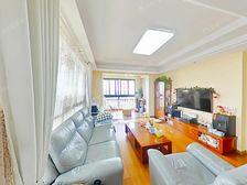 东方明珠塔作为背景的好房子,东边套景观房,清晨阳光十足