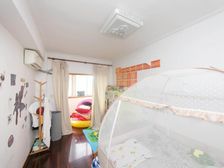 绿色家园 4室3厅 中装修