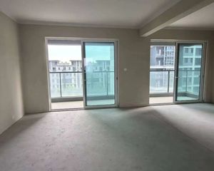 维科水岸春晖4室2厅2卫南朝向355.0万元/套出售