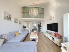 中河印象城商圈,自住三房保养好,可以拎包入住。