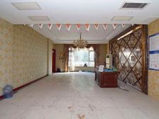 鸿泰花园双拼别墅 地上两层 带院子和地下室 看房我有钥匙